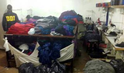 Liberan a 6 personas de un taller textil clandestino