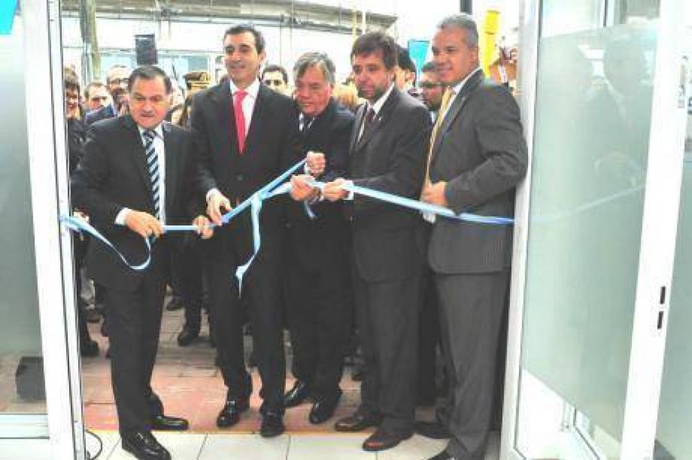 Randazzo inaugur la oficina de Migraciones y anunci ms trenes de Varela a Constitucin