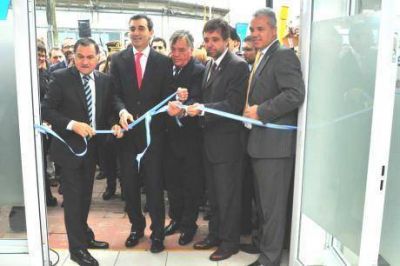 Randazzo inaugur� la oficina de Migraciones y anunci� m�s trenes de Varela a Constituci�n
