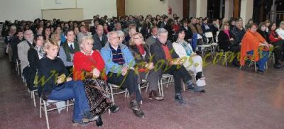 El instituto superior N� 43 celebr� sus 40 a�os de vida y la directora anunci� la intenci�n de seguir creciendo