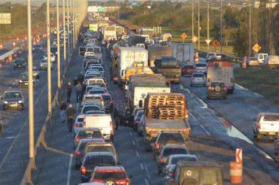 Calvario en la Autopista por un corte que dur� m�s de 5 horas 