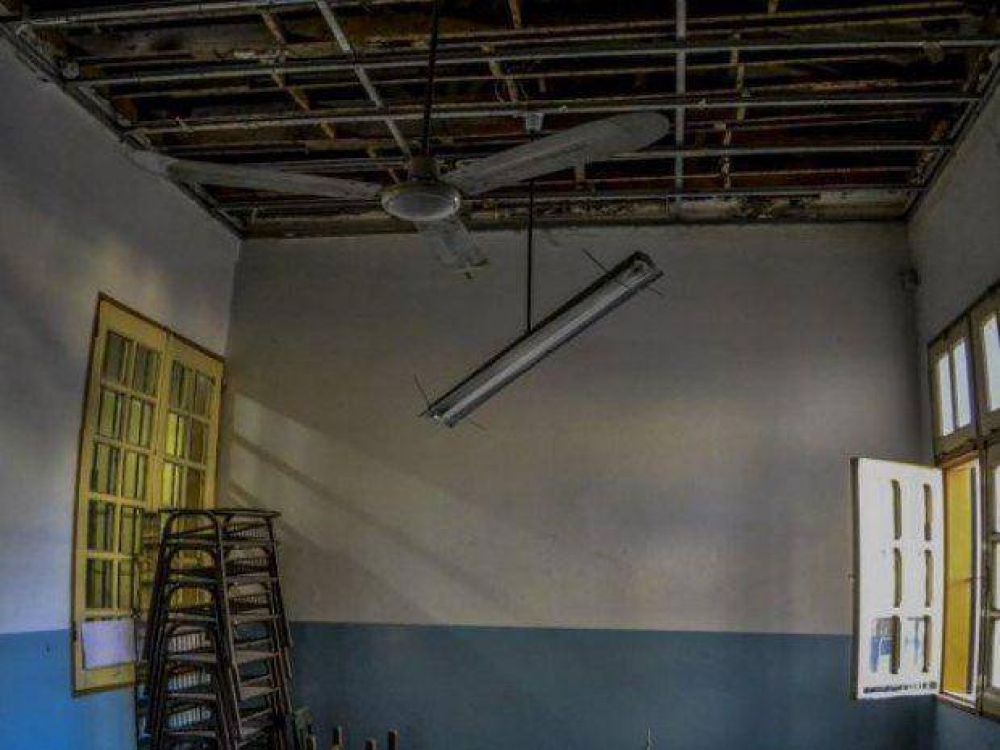La escuela Alberdi tiene tres salas clausuradas y filtraciones