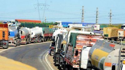 Camioneros amenazan con paro nacional de 48 horas este mes