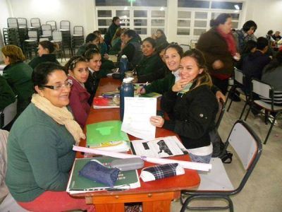 CAFESG e INTA ofrecen curso de Producci�n Porcina para j�venes y adultos de Puerto Yeru�