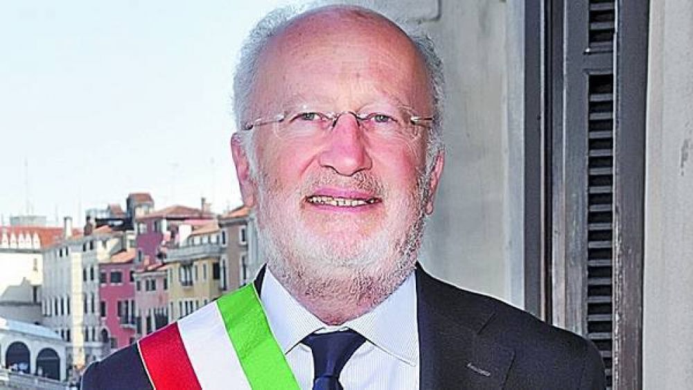 Renuncia el alcalde de Venecia