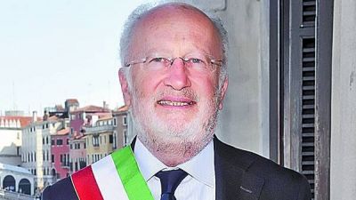 Renuncia el alcalde de Venecia