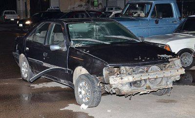 Alcoholizado choc� a tres autos estacionados