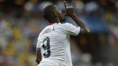Costa Rica dio la primera sorpresa y se qued� con la victoria ante Uruguay en Fortaleza