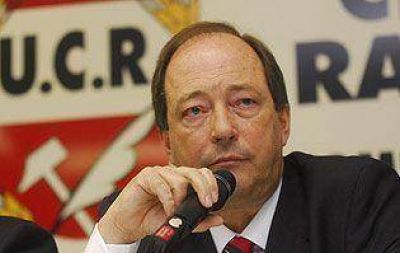 Para Sanz, �la inflaci�n es m�s problem�tica cuando viene con recesi�n�