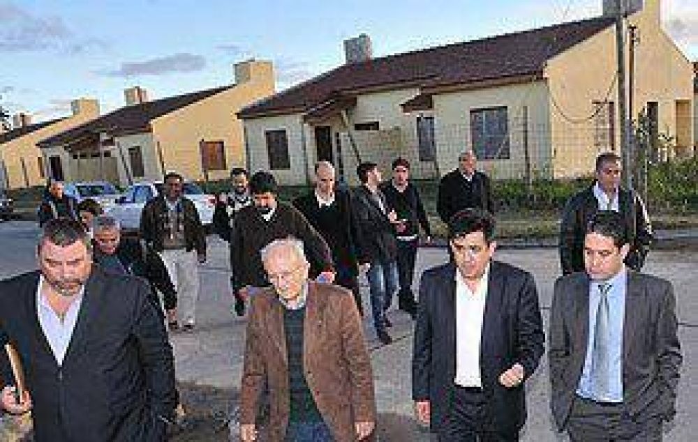 Arl�a hizo anuncios de obras en Magdalena