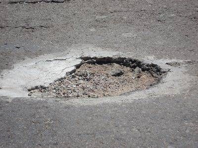 Bruera le debe pagar por un pozo que rompi� su auto