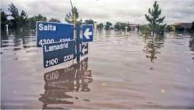 Hay unas 800 familias evacuadas por las inundaciones