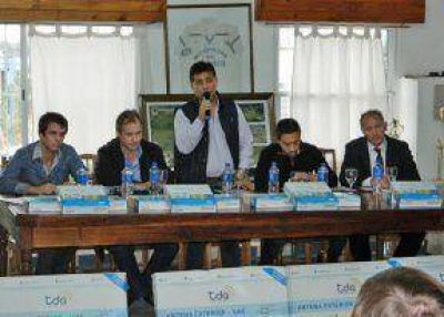 Donan paneles solares para promoci�n del desarrollo regional