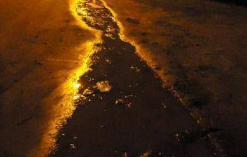Los vecinos de El Tropez�n denunciaron que el Ej�rcito descarga agua y arruina la calle