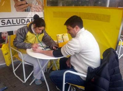 Instalaron estaciones saludables en el paseo Mend�a