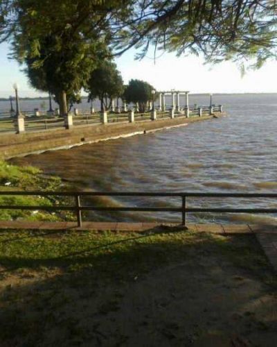 Hoy el Paran� alcanzar�a su pico en las costas de la Capital, aunque ser� menor a lo que se esperaba