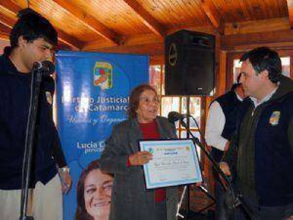 La Escuela de Formaci�n del PJ agasaj� a anteriores autoridades