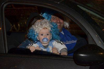 Festejos por la Selecci�n en Col�n y San Mart�n
