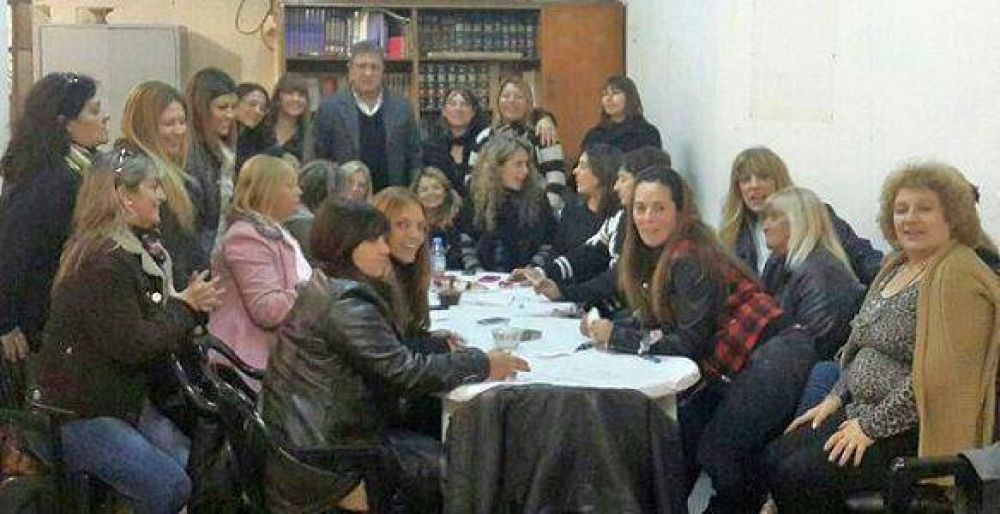 EL SENADOR PALLARES Y LAS MUJERES DEL FRENTE RENOVADOR LANUS LANZARON CAMPA�A SOLIDARIA Y AGENDA DE TRABAJO