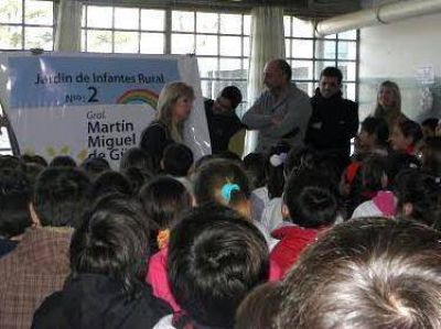 El diputado Torres visit� instituciones en Lima