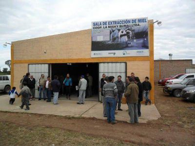 Inauguraron sala de fraccionamiento y envasado de miel en General Pinedo