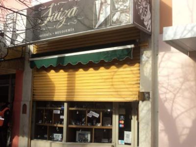 Con un delicado trabajo de inteligencia, roban en una joyer�a c�ntrica