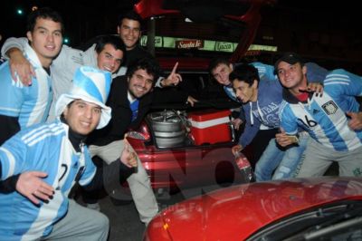 Santa Fe tambi�n sali� a festejar el triunfo de la Selecci�n Argentina en el debut mundialista