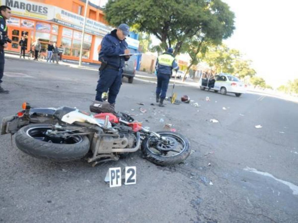 Un motociclista inconsciente tras un choque en avenida Lafinur