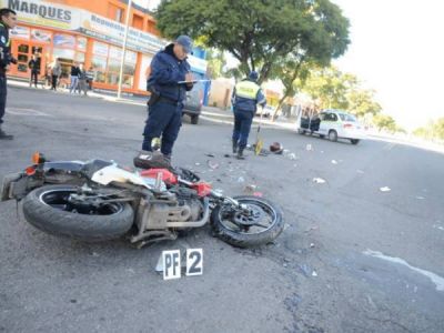 Un motociclista inconsciente tras un choque en avenida Lafinur