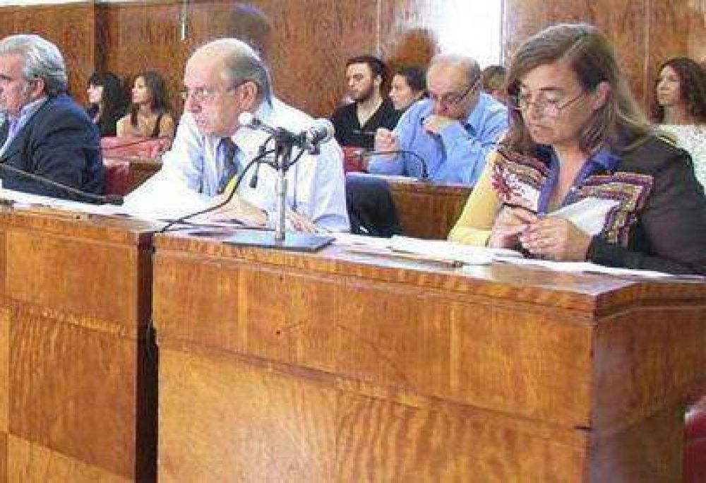 Claudia Rodr�guez: �La UCR desv�a la atenci�n del tema con acusaciones�