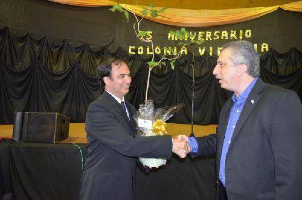 Passalacqua acompa�� la celebraci�n de los 75 a�os de Colonia Victoria 