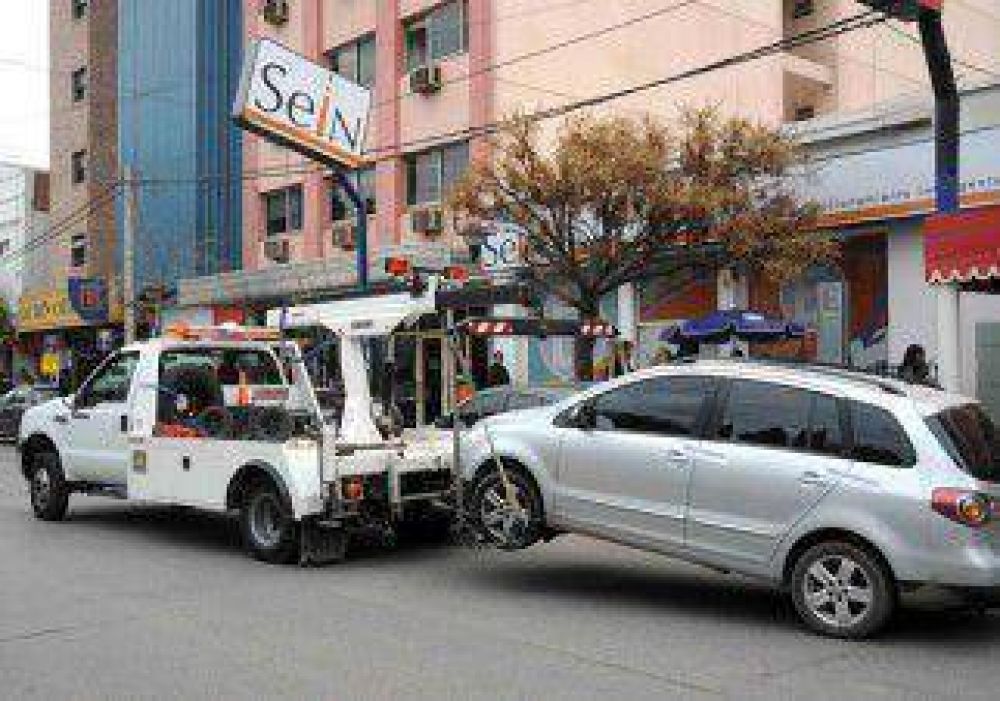 La mitad de los autos que lleva la gr�a son de afuera 