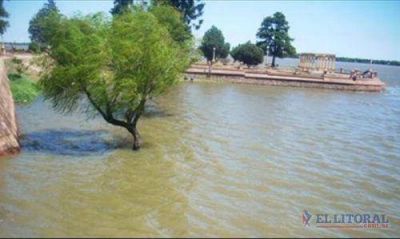 Autoridades de cuatro provincias preparan planes de evacuaci�n por la crecida del r�o Paran�