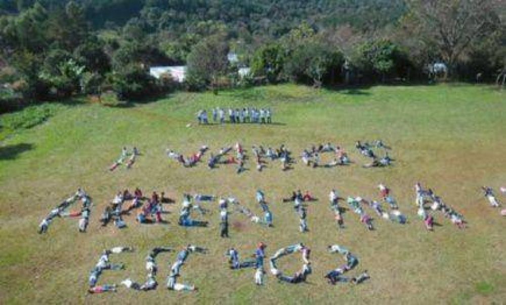 Fiebre del Mundial en Misiones: escuela alienta a la selecci�n