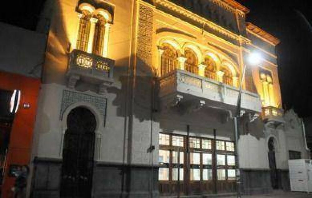 Con el funcionamiento de la Escuela de Teatro, buscan darle vida al teatro Cervantes