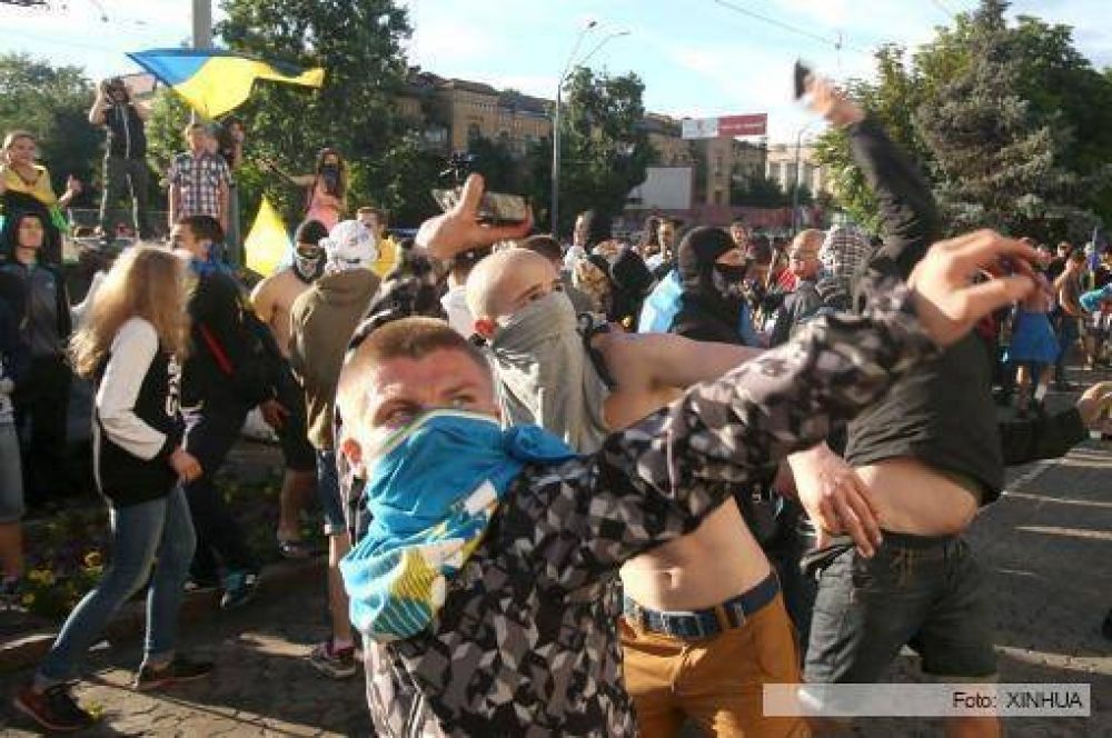 Kiev est� de luto, mientras en el este ucraniano siguen los combates