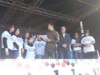Junto a Pablo Bruera, se inaugur� un monumento a j�venes scouts desaparecidos
