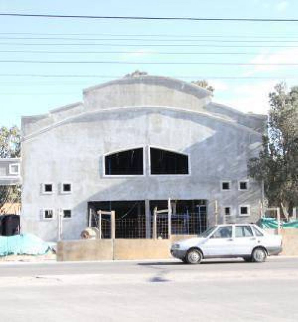 Teatro de Rawson: le van a instalar gradas rebatibles
