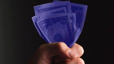 El d�lar blue sinti� el impacto buitre y salt� 30 centavos