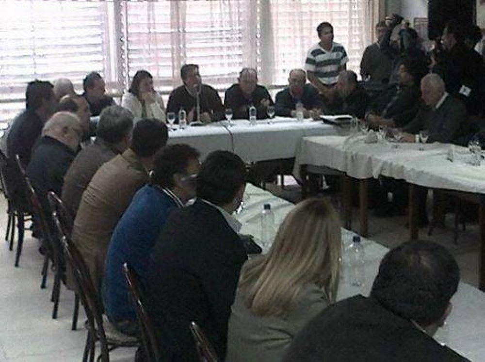 Camau, con otras autoridades nacionales, analiz� acciones para paliar efectos de la inundaci�n