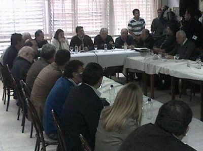 Camau, con otras autoridades nacionales, analiz� acciones para paliar efectos de la inundaci�n