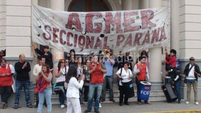 Agmer Paran� marcha a Casa Gris exigiendo reabrir la paritaria