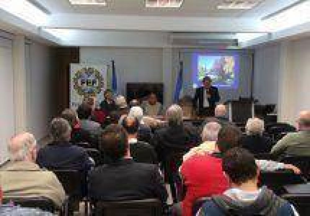 Granada disert en la Federacin Econmica de Formosa sobre usos pacficos de la energa nuclear