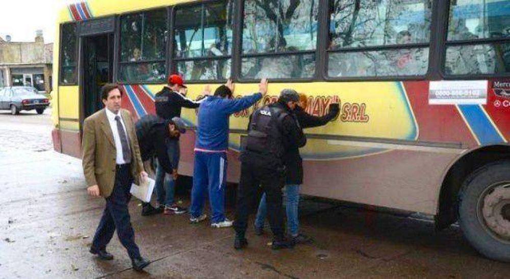 Bajar los pasajeros del colectivo, una medida �represiva�