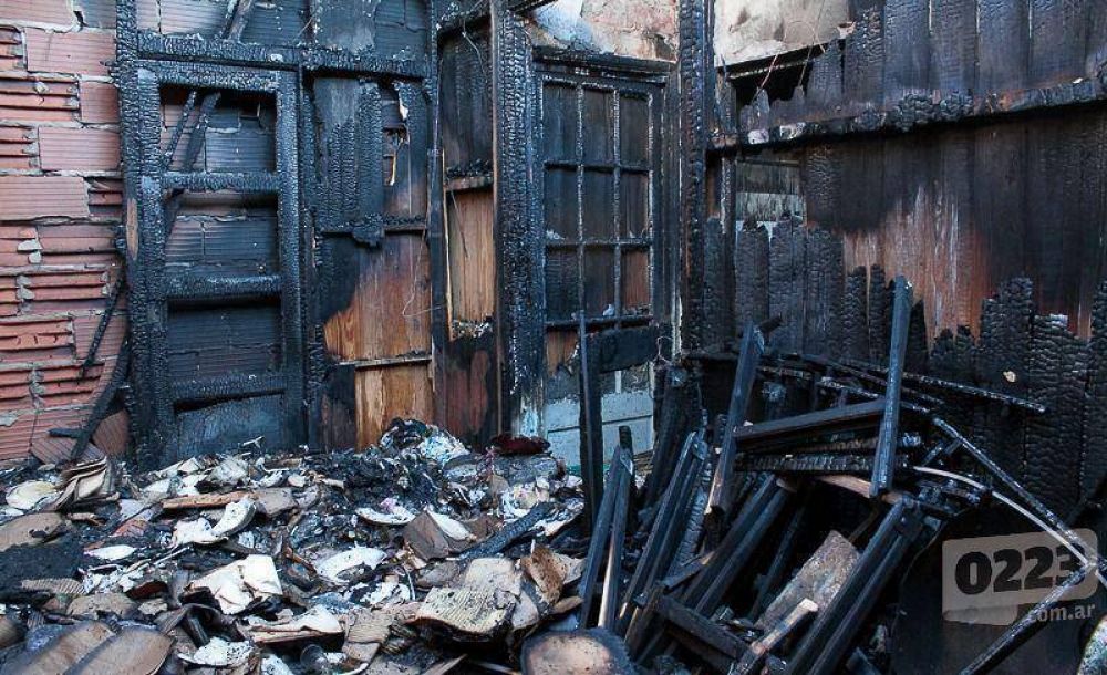 Quisieron robar un comercio pero como no pudieron, lo incendiaron