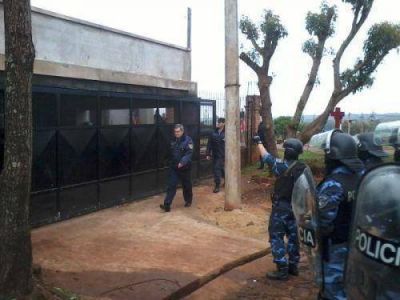 Allanamientos el B� 90 Viviendas termin� con 5 detenidos 