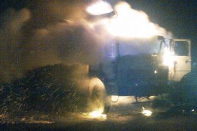 Se prendi� fuego un cami�n en acceso a Trelew