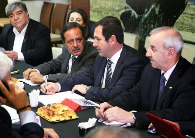 Provincias petroleras promueven un plan de inversiones