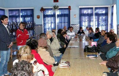 En julio sale el primer grupo de adultos mayores con destino a Merlo