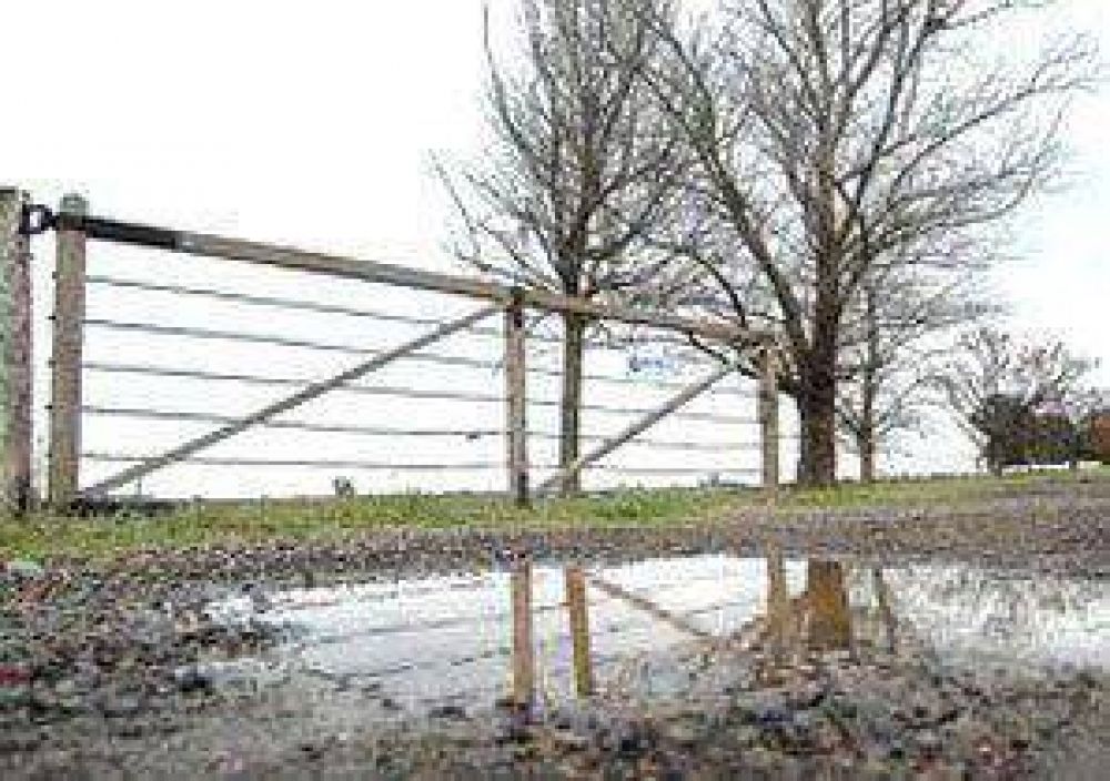 Preocupaci�n de productores por el avance del agua